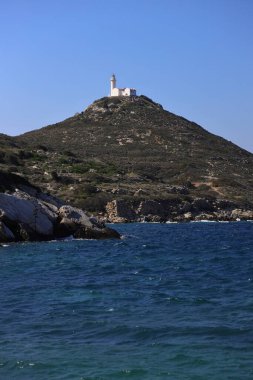 Antik Knidos şehrindeki antik kalıntılar. Eski harabelerle dolu bir manzara. Mugla / Datca / Türkiye