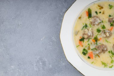 Havuçlu köfte çorbası ve eksili terbiyeli sulu kofte ya da eksili kofte adında patates.