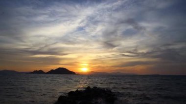 Deniz kenti Turgutreis ve muhteşem gün batımları. Bodrum, Türkiye.