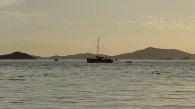 Denizde lüks bir yat. Bodrum Türkiye