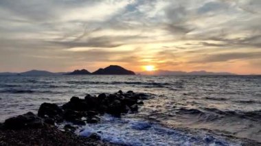Deniz kenti Turgutreis ve muhteşem gün batımları. Bodrum, Türkiye.