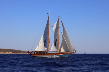 Bodrum, Türkiye, 22 Ekim 2024: Bodrum Yelkenli Kupası, Gulet Tahta Yelkenli ve yelkenli yarışı.
