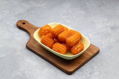 Tulumba tatlısı, Osmanlı mutfağında ve eski Osmanlı İmparatorluğu 'nun bölgesel mutfağında bulunan kızartılmış bir tatlıdır..