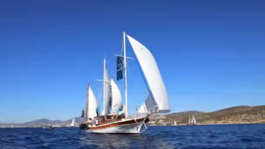 Bodrum, Türkiye, 24 Ekim 2024: Bodrum Yelkenli Kupası, Gulet Tahta Yelkenli ve yelkenli yarışı.