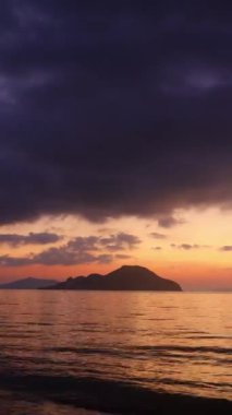 Deniz kenti Turgutreis ve muhteşem gün batımları. Bodrum, Türkiye.