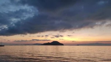 Deniz kenti Turgutreis ve muhteşem gün batımları. Bodrum, Türkiye.