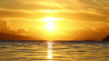 Deniz kenti Turgutreis ve muhteşem gün batımları. Bodrum, Türkiye.