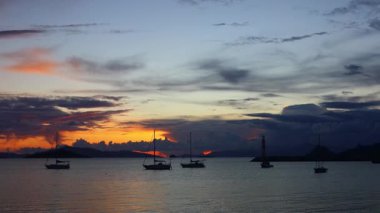 Deniz kenti Turgutreis ve muhteşem gün batımları. Bodrum, Türkiye.