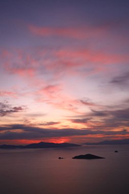 Deniz kenti Turgutreis ve muhteşem gün batımları. Bodrum, Hindi. Sunset hava aracı fotoğrafı