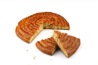 Ramazan Pita Dilimleri (Ramazan Pidesi) Beyaz arka planda kutsal Ramazan ayı için geleneksel Türk ekmeği. Ramazan kavramı.