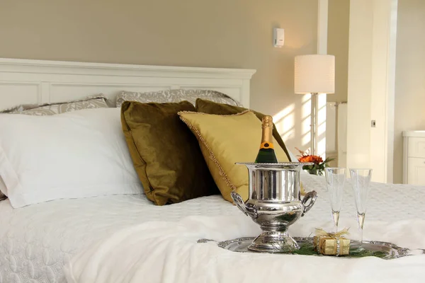 Bottle Champagne Ice Luxurious Bed Romantic Hotel Bedroom Champagne Gift — Stock Photo, Image
