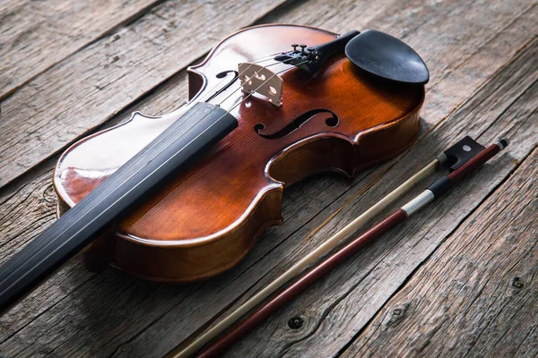Скрипка Столі Музичний Інструмент — стокове фото