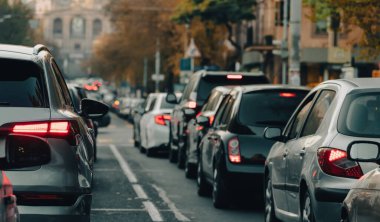 Cars stuck in traffic in the cit