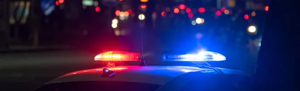Politieauto Met Knipperlichten Aan Bij Het Naderen Van — Stockfoto