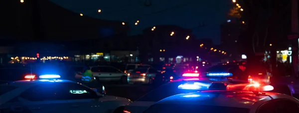 Αυτοκίνητα Της Αστυνομίας Φώτα Που Αναβοσβήνουν Κοντά — Φωτογραφία Αρχείου