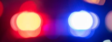 Polis farları gece vakti Bokeh gibi