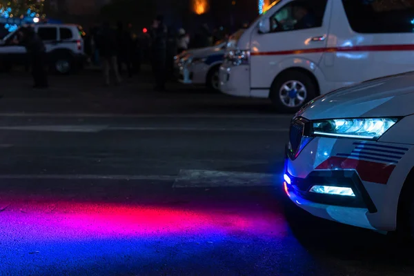 Carro Polícia Com Luzes Piscando Perto — Fotografia de Stock