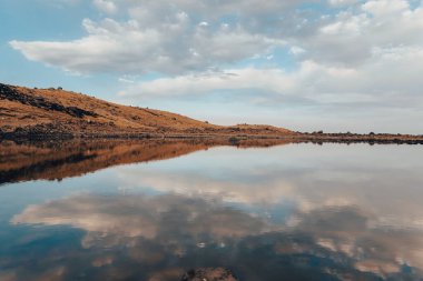 Göl ve kuru arazi...