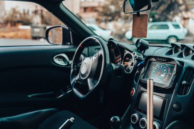 Modern bir araba salonu. İçerideki hayat