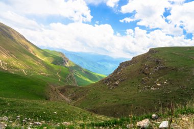 Güzel dağ zirveleri. Dima Dağı