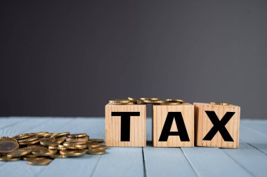 Tablodaki vergiler ve madeni paralar