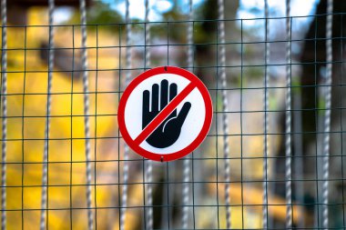 İşaret ile ayrılın Ön kısımlara dokunmayın