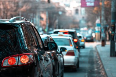 araçların trafik sıkışıklığı