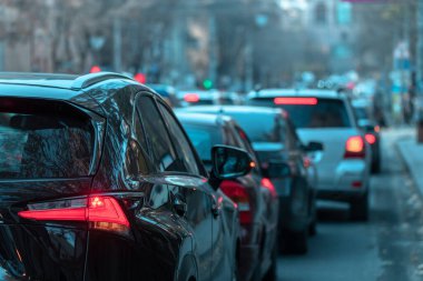 araçların trafik sıkışıklığı