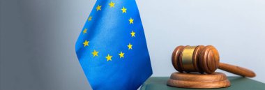 Yargıç Tokmak 'ın Avrupa Birliği bayrağı. Yasallık kavramı
