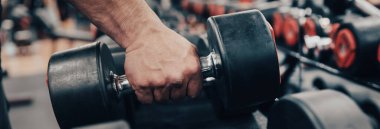 Salondaki dambıllar Han 'la