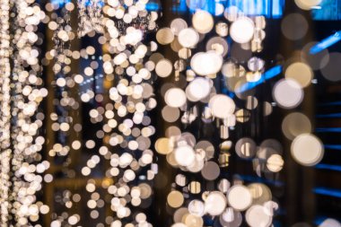 Noel süslemeleri, şehir sokaklarındaki ışıklar, bokeh