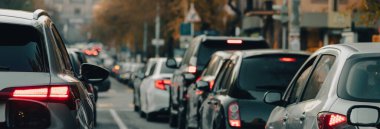 Cars stuck in traffic in the cit