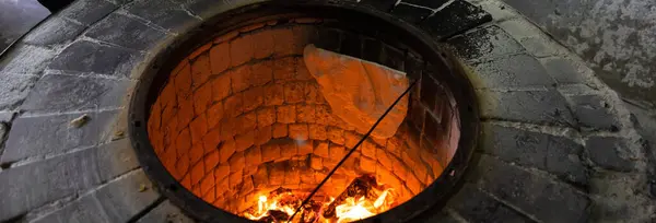 Lavaş Tandoor Pişirilir Ekmek Pişirme Telifsiz Stok Fotoğraflar