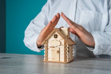 Çatı Üçgeni: Elli Kadın Çerçeveleme Evi