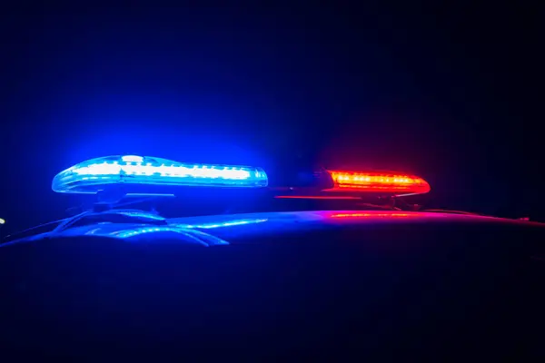 Gece Bir Polis Arabasının Kırmızı Mavi Işıkları Kapanır Depo Fotoğrafı Telifsiz Stok Imajlar