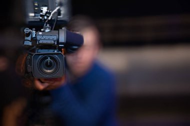 Film seti, kameralar, TV istasyonu, operatörler, stok fotoğrafı