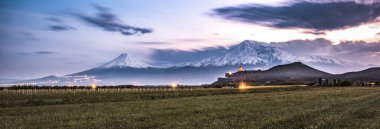 Yakındaki Ararat dağıyla manzara