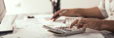 İnsan eli hesap makinesi ve grafiği