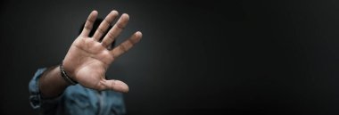 Koyu renk sırt grubunda dur işareti