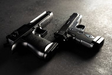 Siyah masada iki silah, suç kavramı