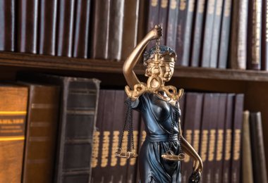 Denge terazili Bayan Adalet, Hukuki Kavram