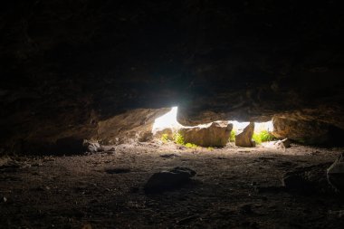 Mağaranın içinden doğal bir manzara, doğa, ışık., 