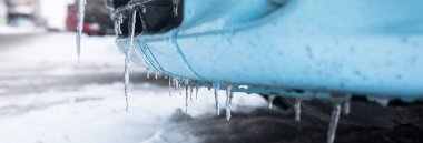 Aşırı kış serisi. Buzlu araba.