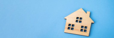 ahşap ev modeli mavi sırtüstü