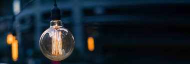 Radarda parlayan klasik bir ampul.