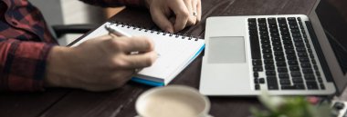 İş adamı Bilgisayarı Laptop Kahve Cafe Consepsi