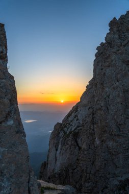 Kayaların Arkasından Görülen Günbatımı, Güzel Manzara