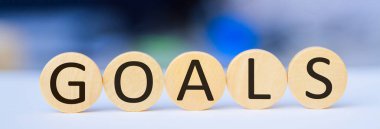 Klasik harf basılı tahta bloklardaki soyut sözcük hedefleri