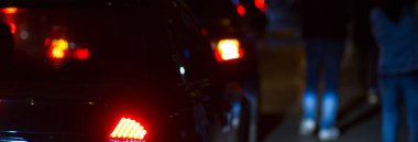 Geceleri trafik sıkışıklığı ve fren lambası bulanıklaşıyor.