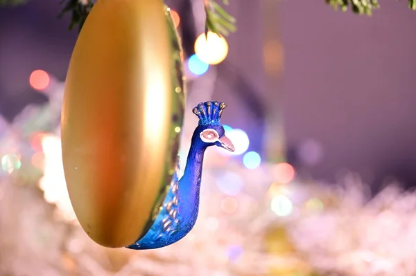Decoración Del Árbol Navidad Con Juguete Pavo Real — Foto de Stock